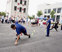 争冠之旅：各支球队势均力敌，激烈角逐的简单介绍