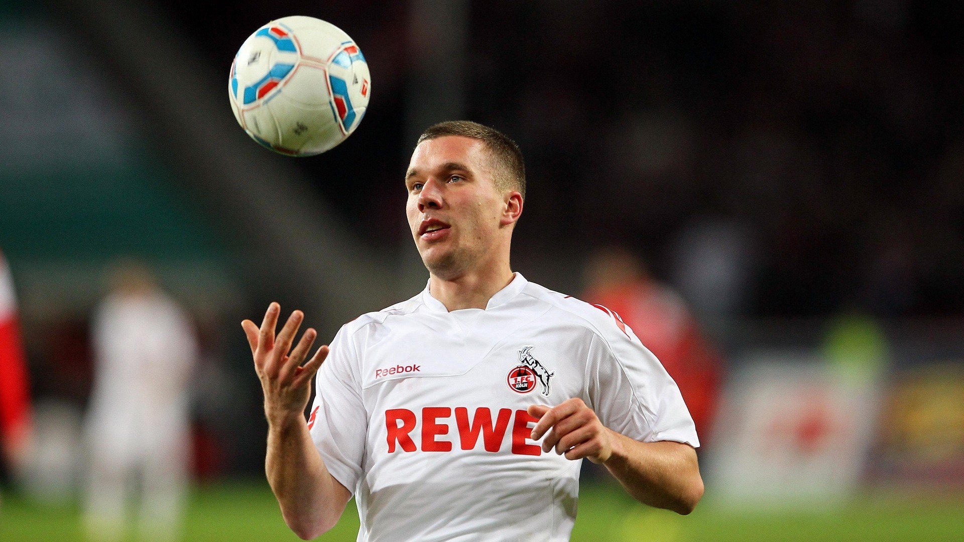 亚博体育-综合格斗赛场焦点！法国队对阵澳大利亚队，连胜纪录继续刷新，球队势不可挡